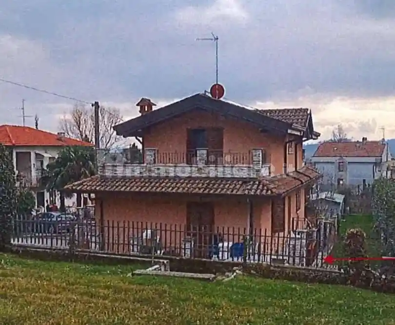 Villa in vendita a Erba
