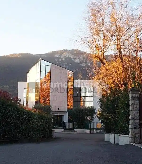 Palazzo - Edificio in affitto a Botticino