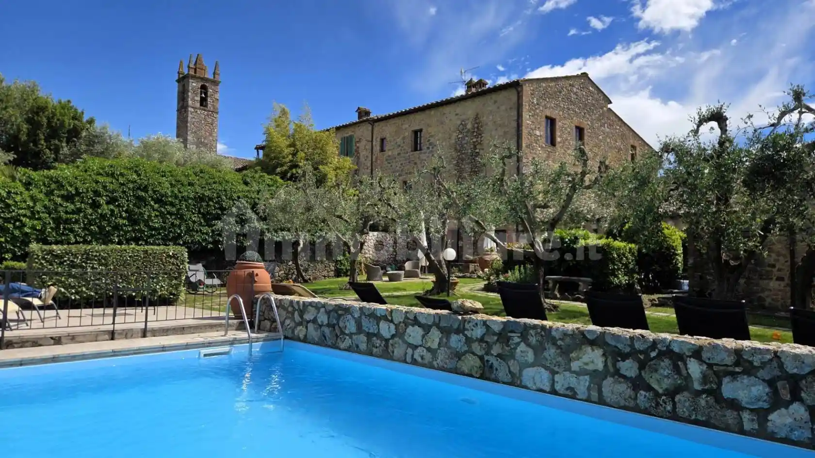 Palazzo - Edificio in vendita a Monteriggioni