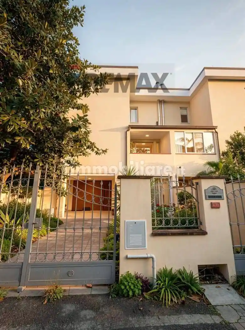 Casa indipendente in vendita a Viareggio
