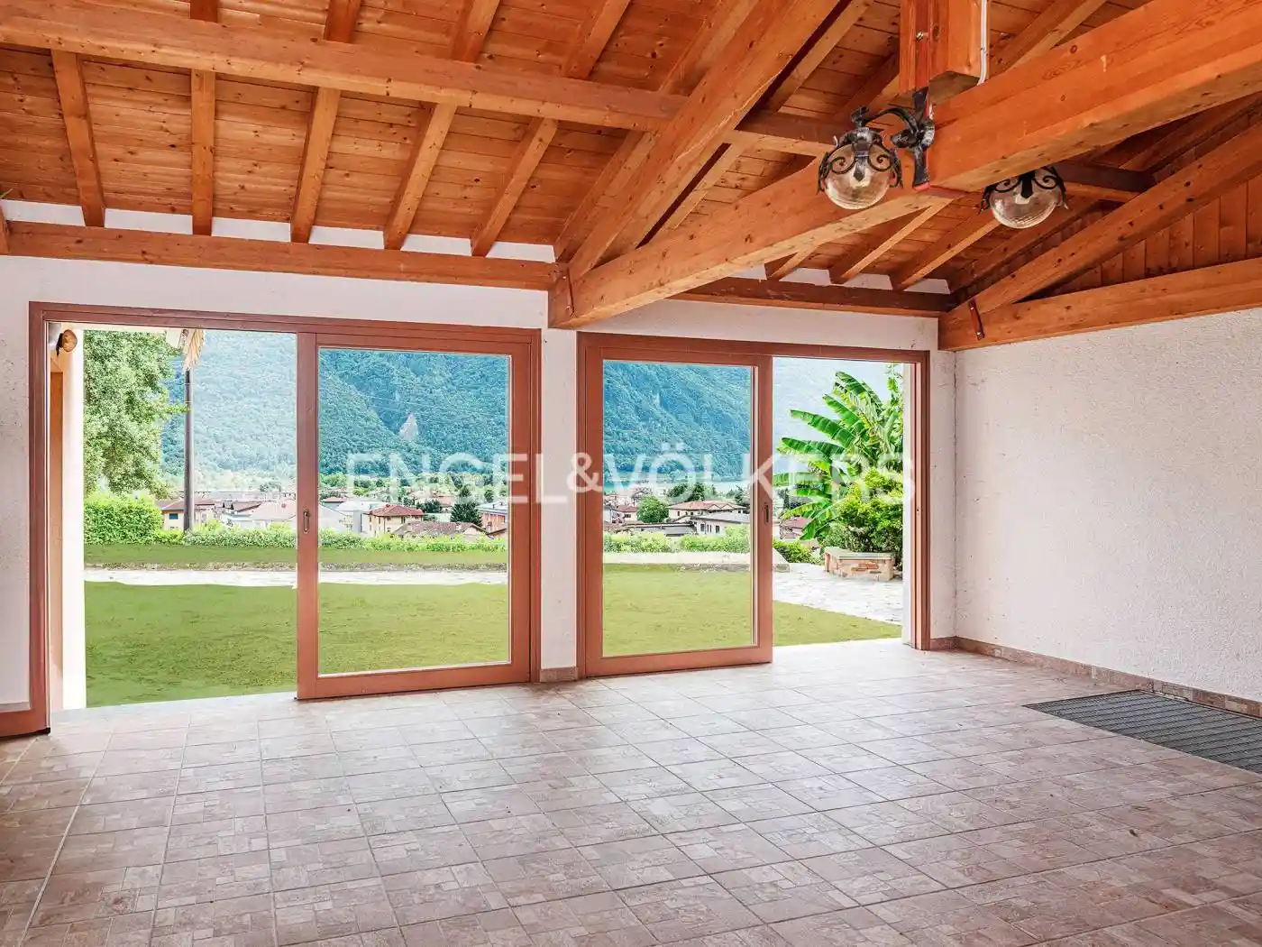Villa in vendita a Porlezza