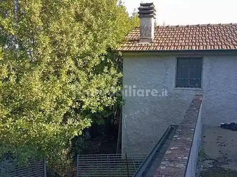 Rustico - Casale in vendita a Follo