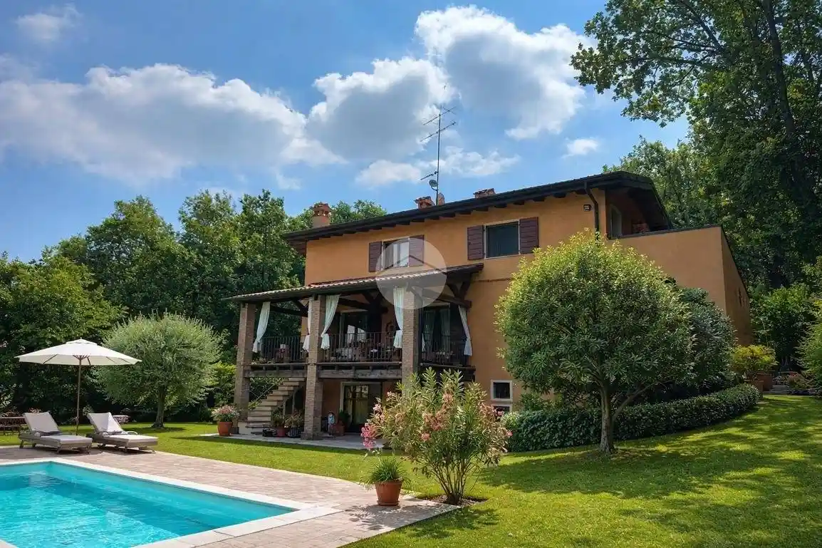 Villa in vendita a Desenzano del Garda