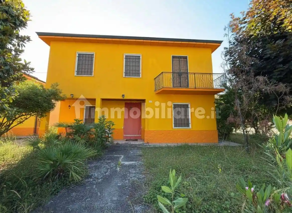 Villa in vendita a Castelvetro Piacentino