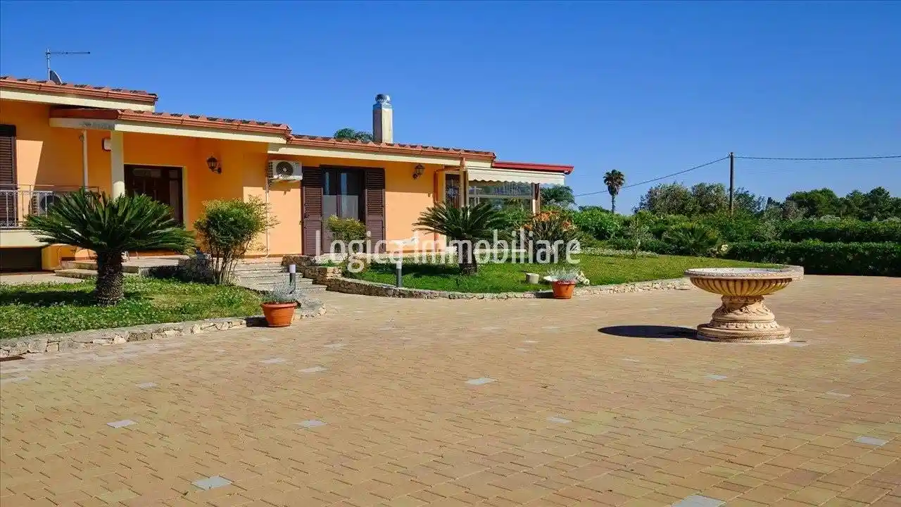 Villa in vendita a Castrignano de' Greci
