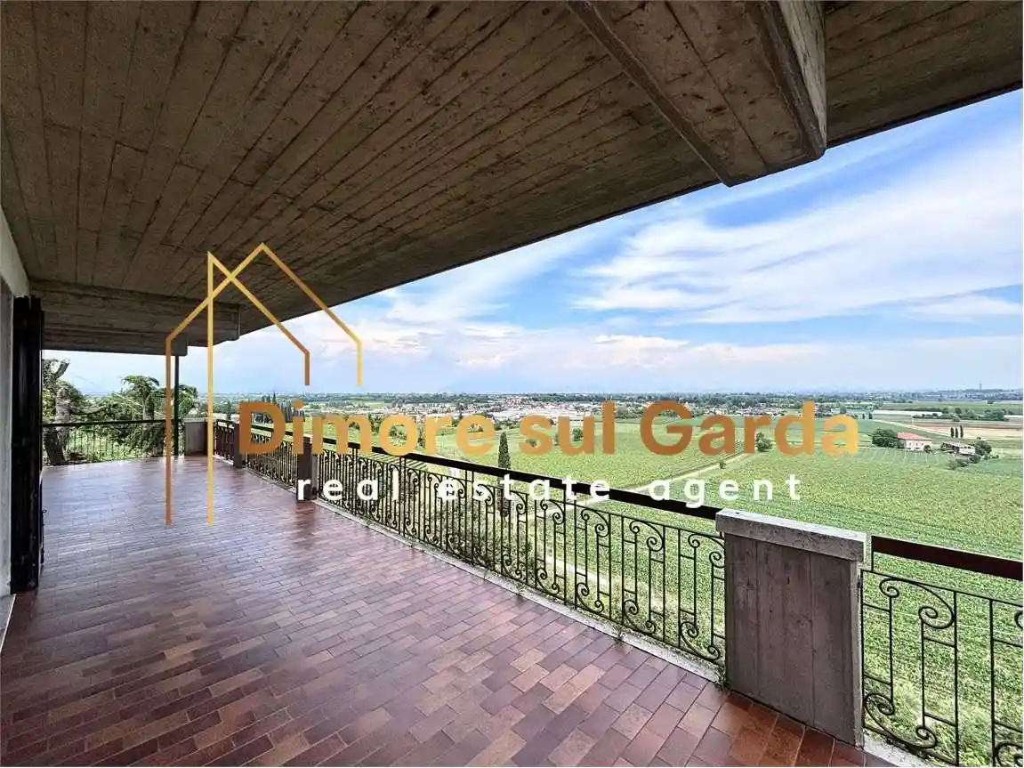 Villa in vendita a Desenzano del Garda