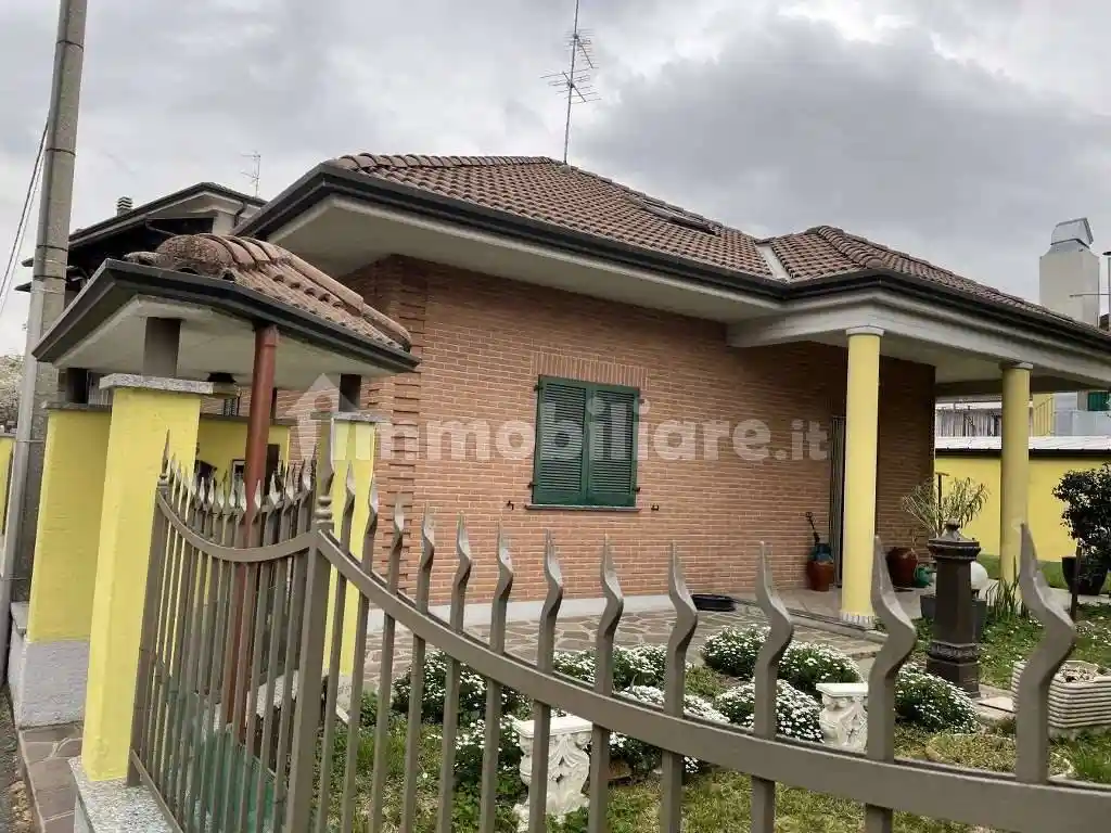Villa in affitto a Limbiate