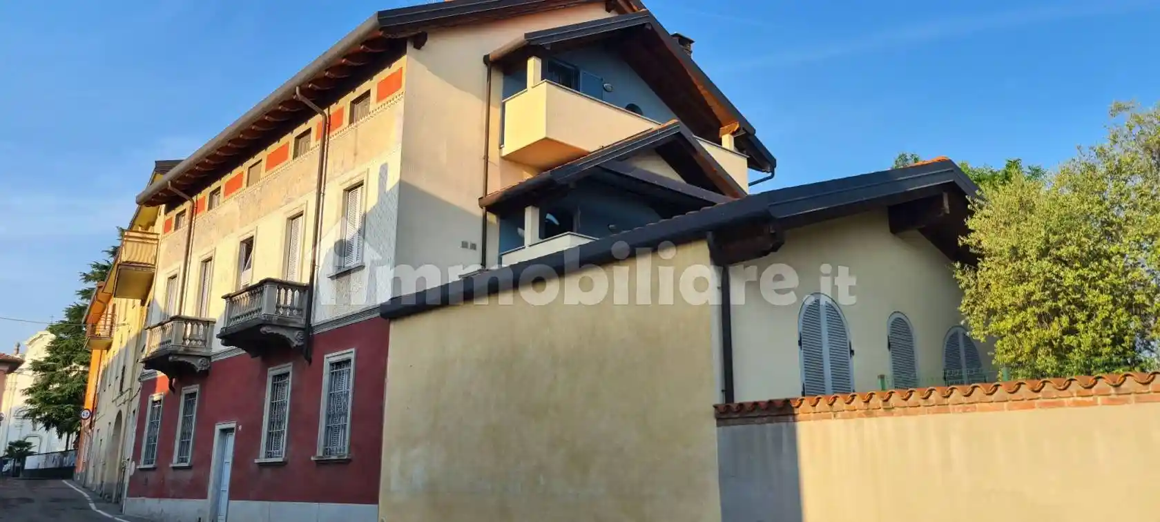 Appartamento in vendita a Locate Varesino