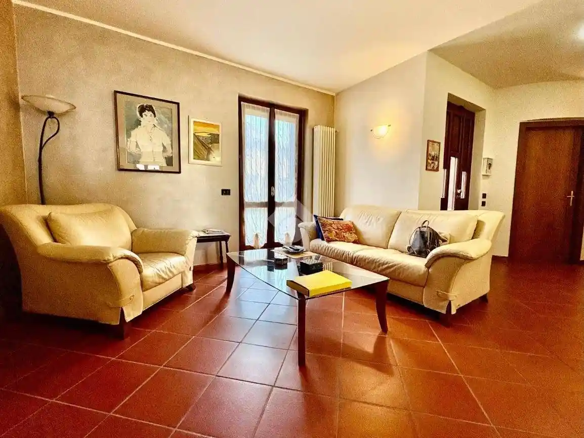 Villa in vendita a Calcinate