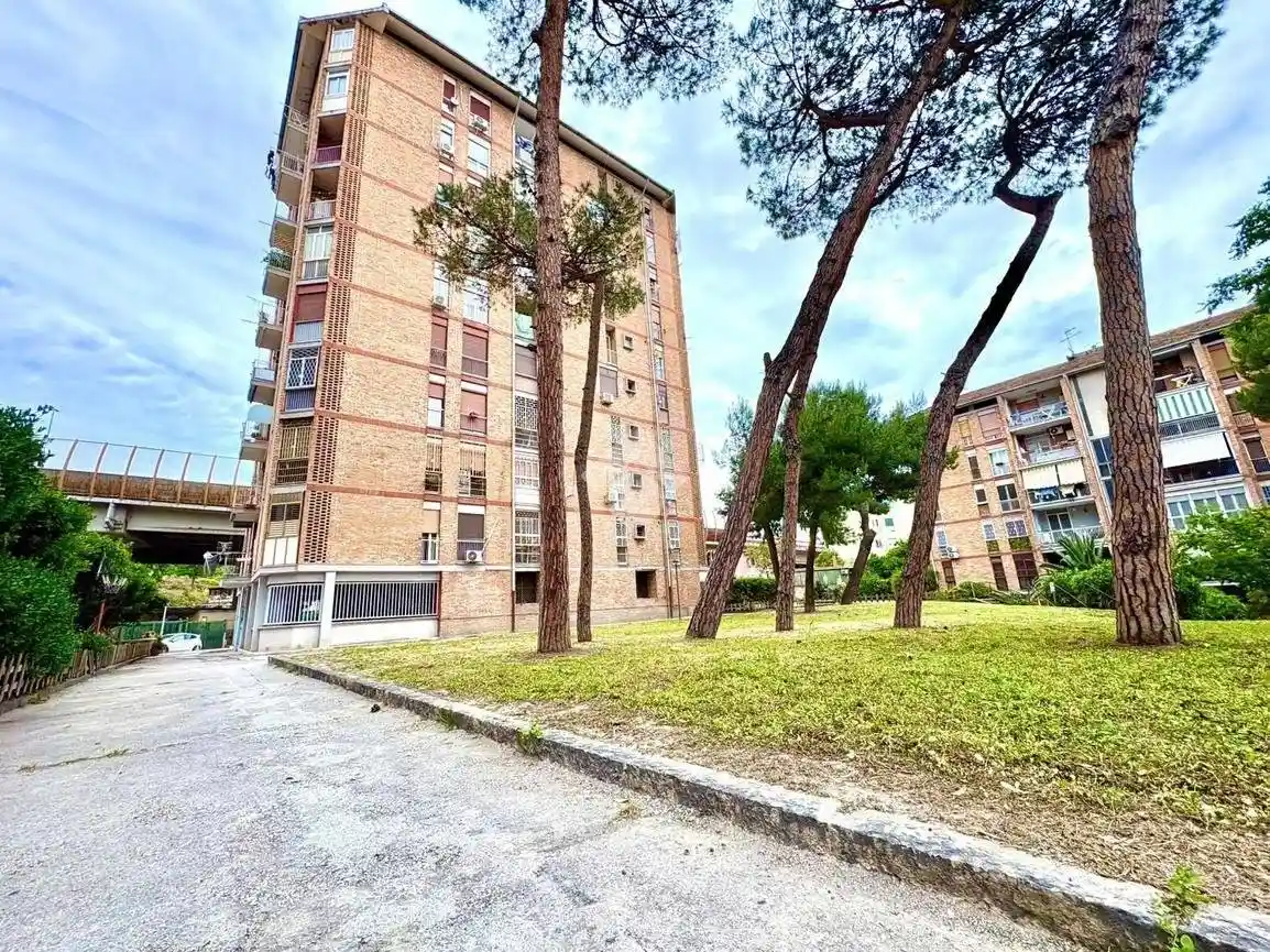 Appartamento in vendita a Napoli