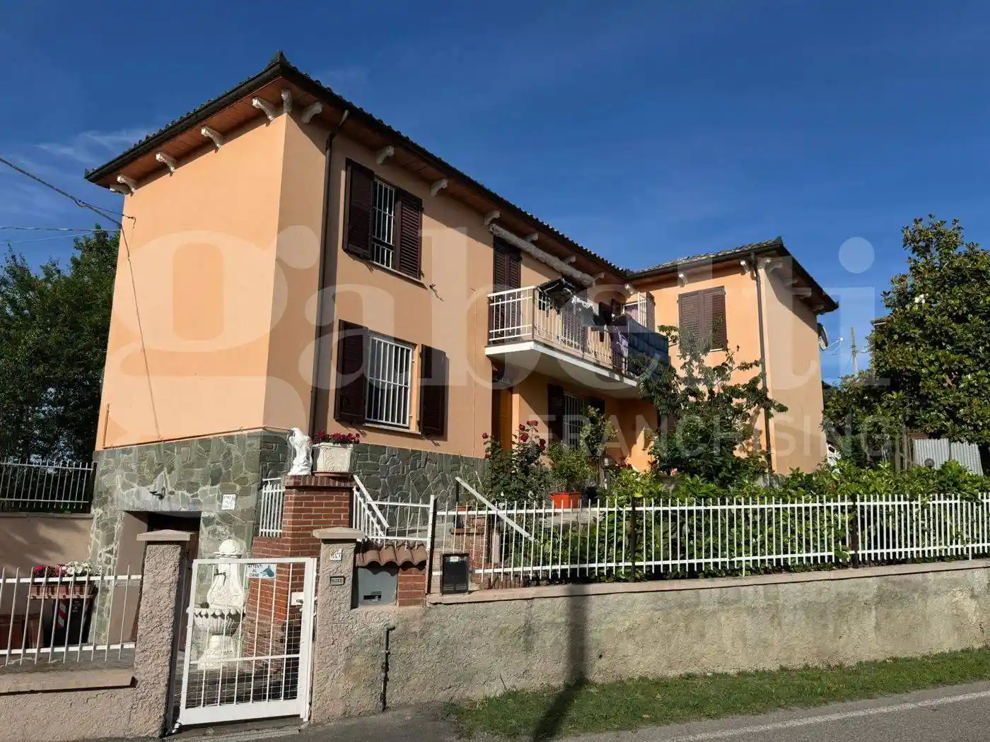 Casa indipendente in vendita a Ziano Piacentino