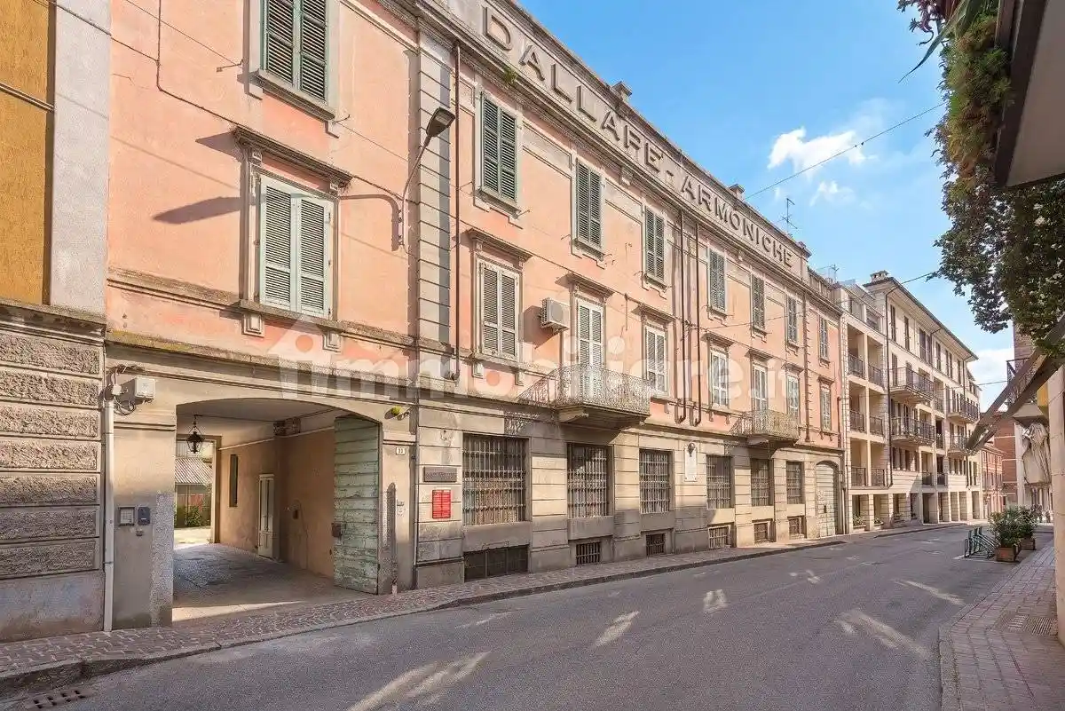 Palazzo - Edificio in vendita a Stradella