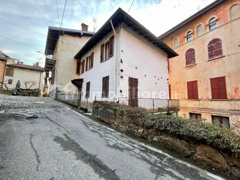 Casa indipendente in vendita a Valganna