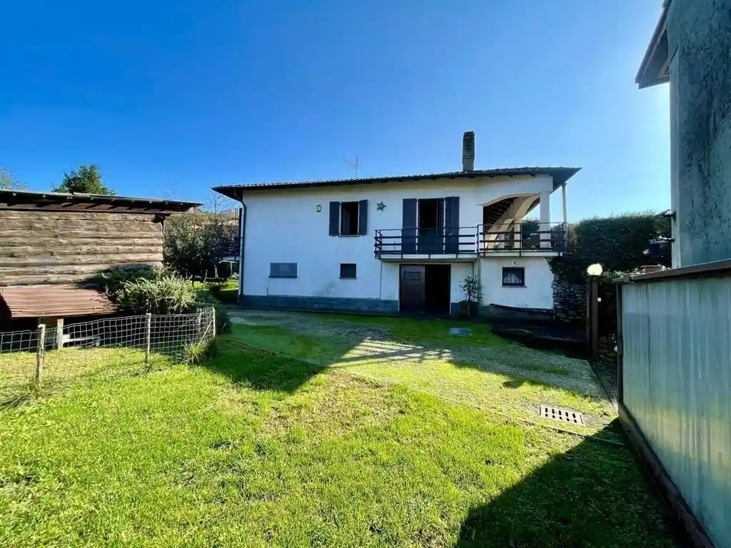 Villa in vendita a Azzate
