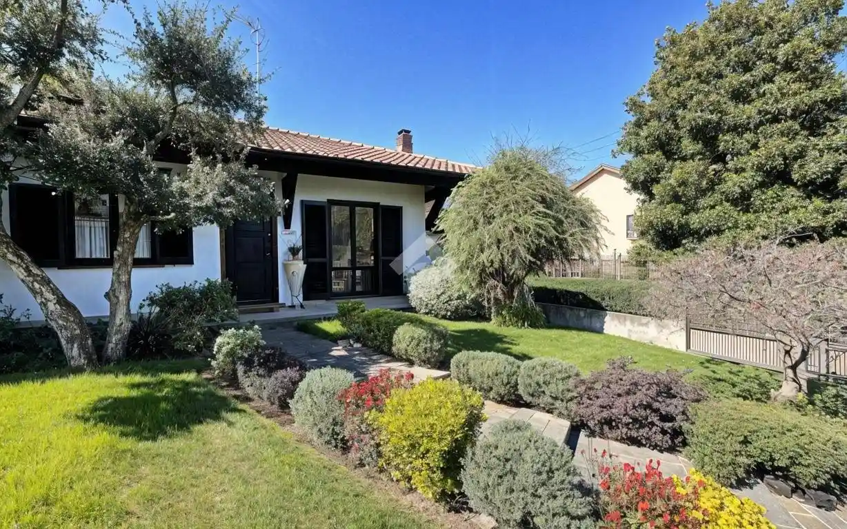 Villa in vendita a Cermenate