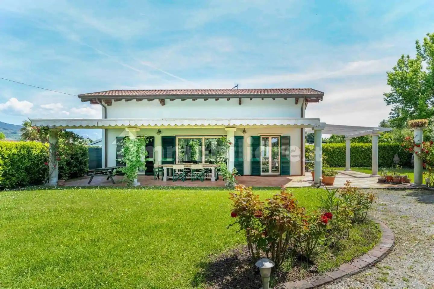Casa indipendente in vendita a Massa