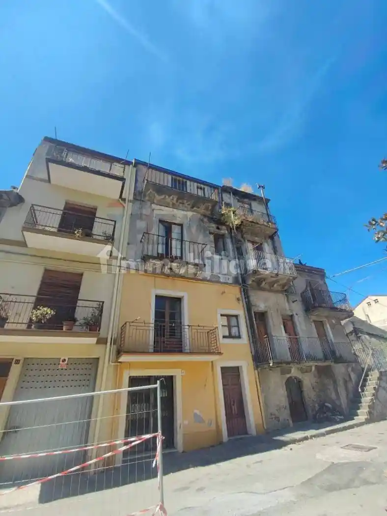 Casa indipendente in vendita a Francavilla di Sicilia