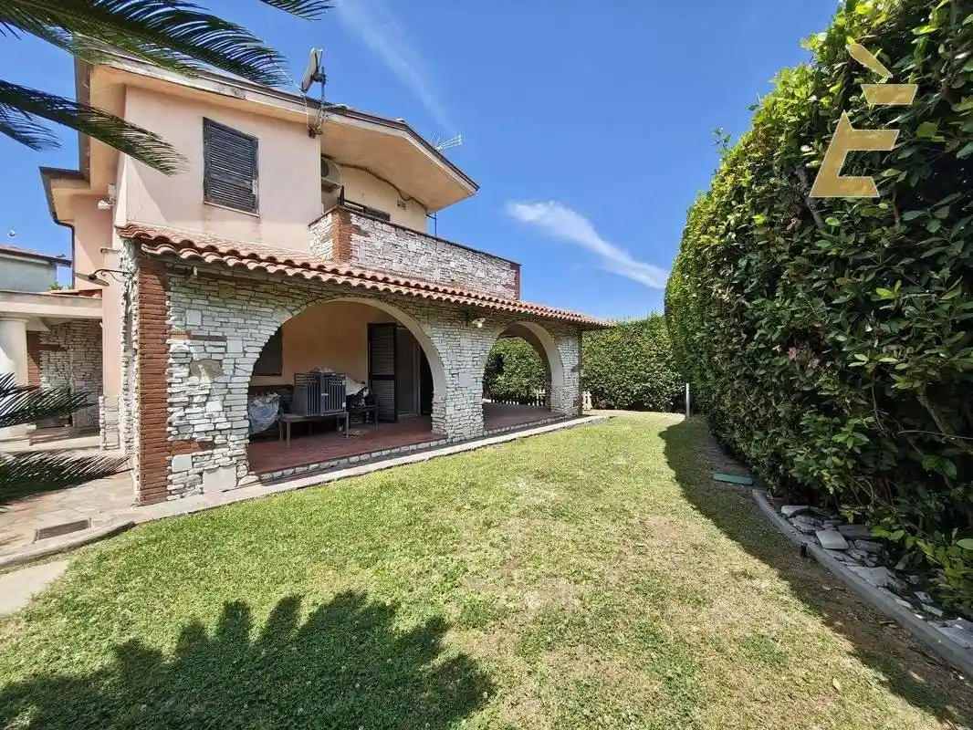 Villa in vendita a Giugliano in Campania