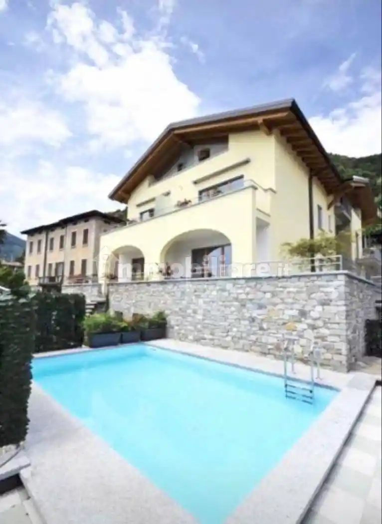 Appartamento in affitto a Domaso