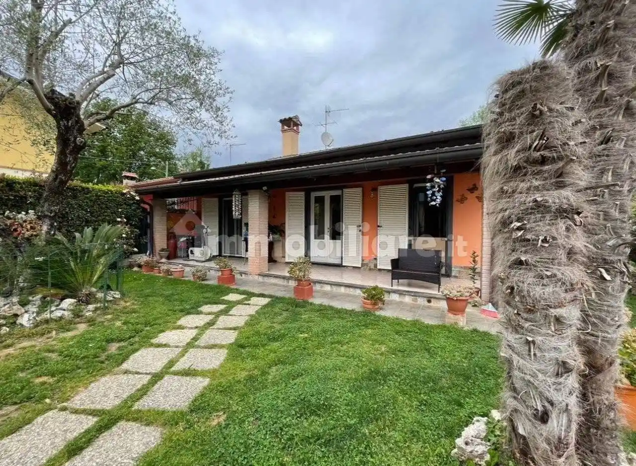 Villa in vendita a Massa