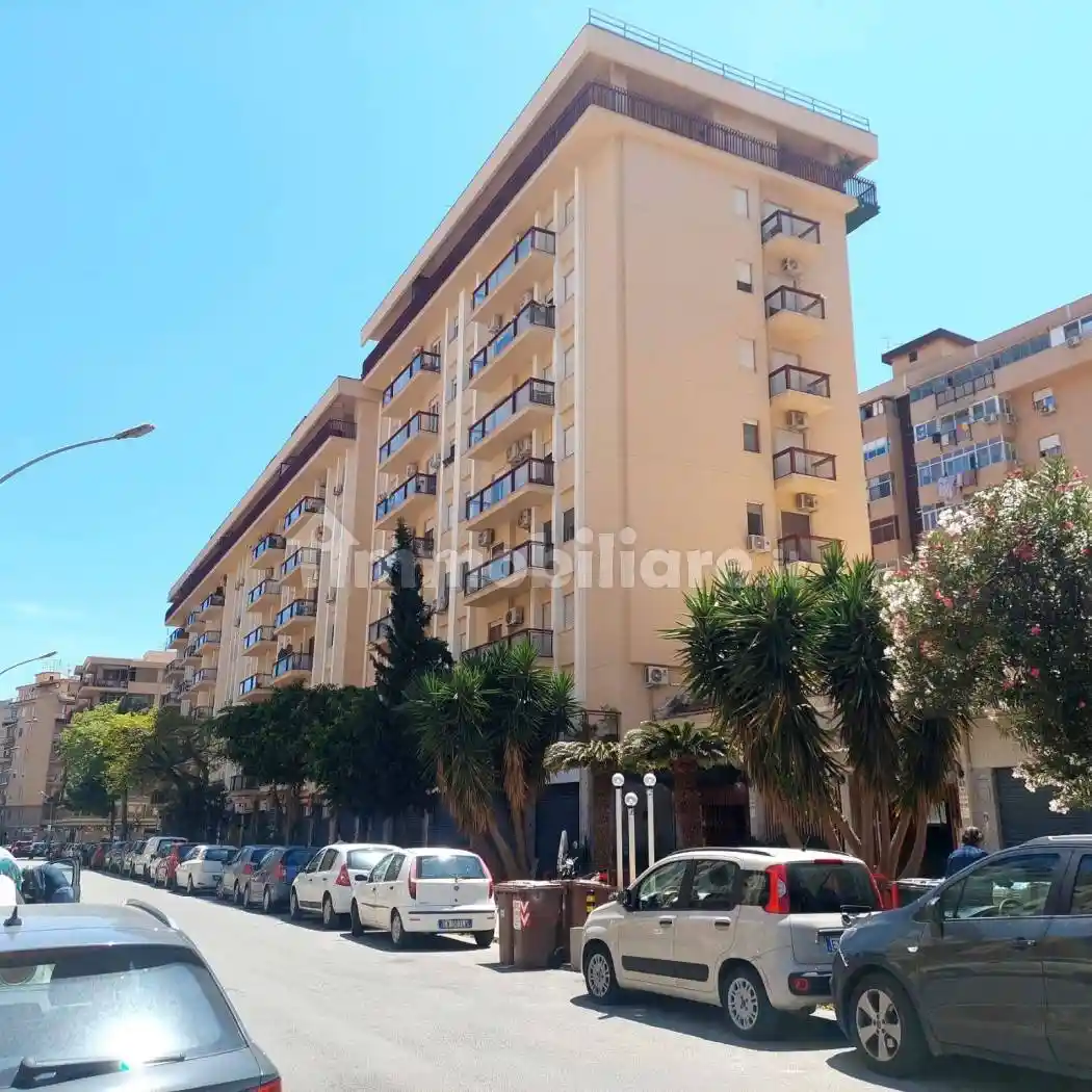 Palazzo - Edificio in vendita a Palermo