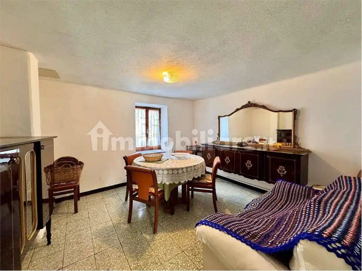 Casa indipendente in vendita a Montegrosso Pian Latte