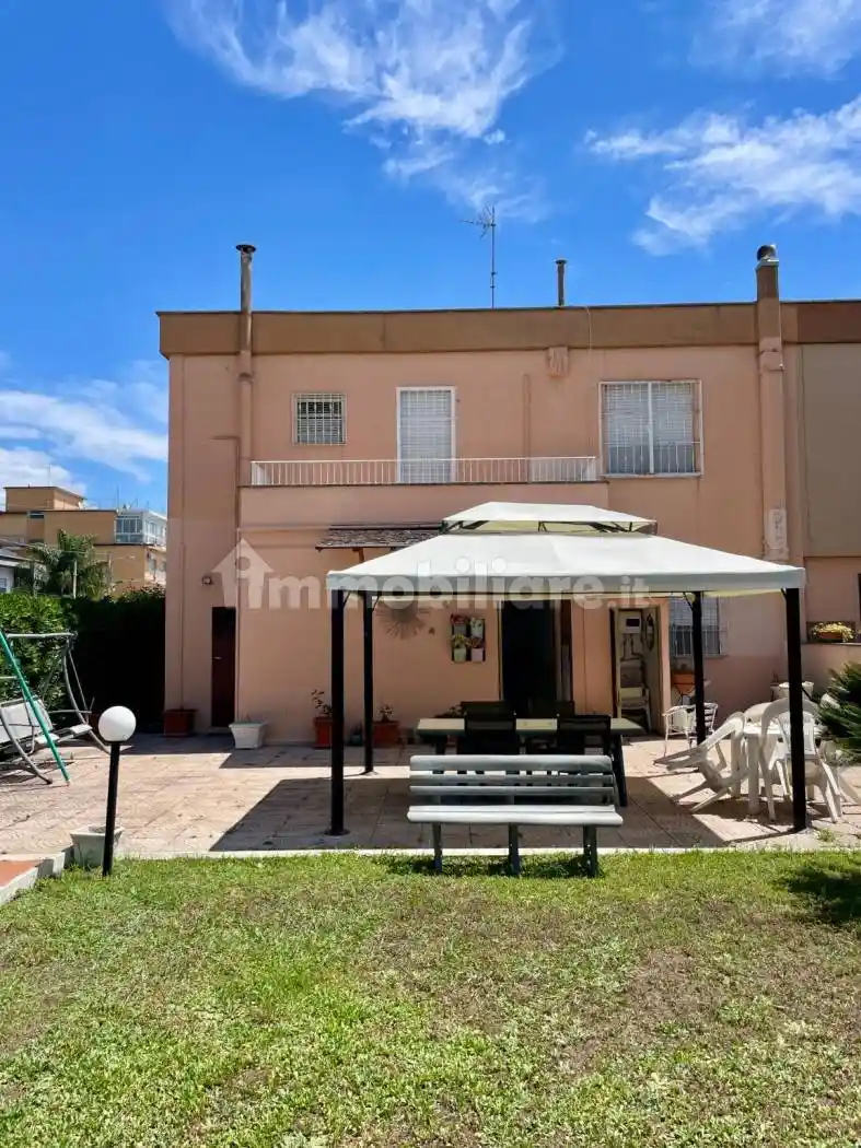 Villa in vendita a Latina