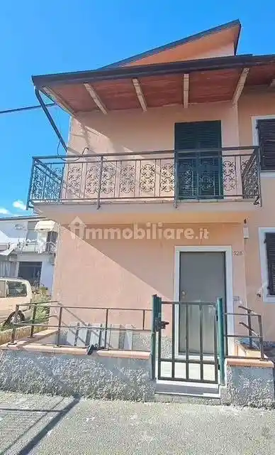 Casa indipendente in vendita a Luni
