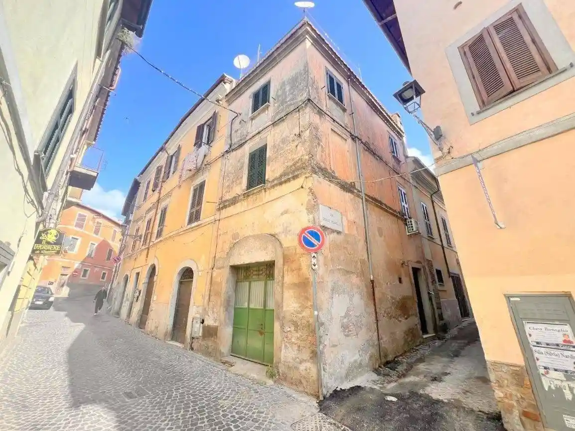 Palazzo - Edificio in vendita a Velletri