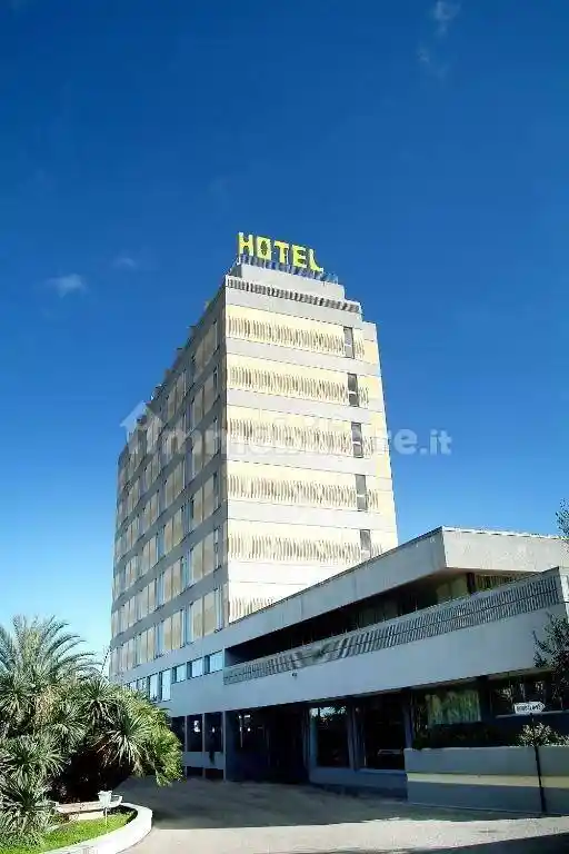 Palazzo - Edificio in vendita a Modugno