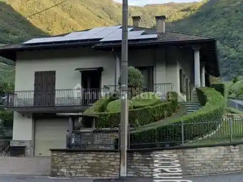 Villa in vendita a Bianzone