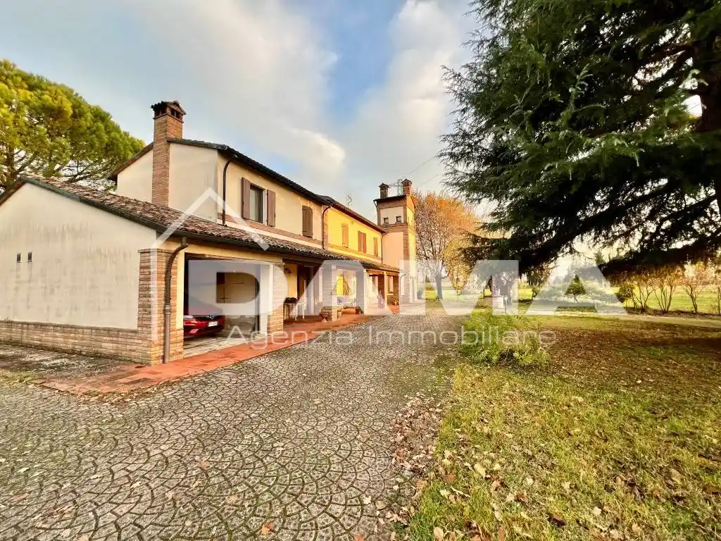Casa indipendente in vendita a Forlì