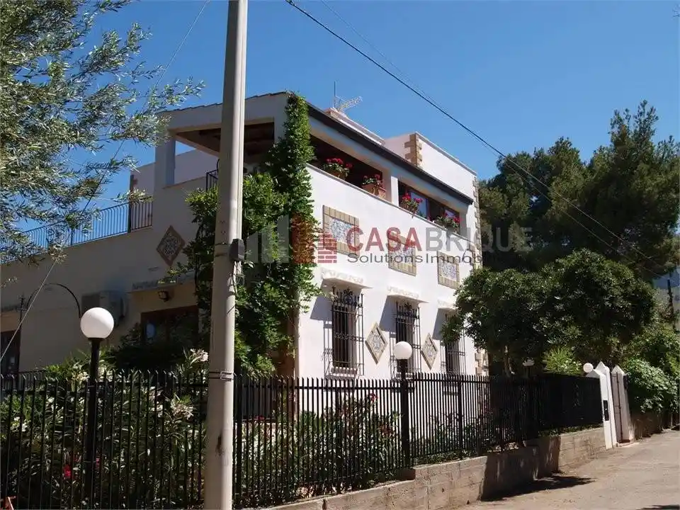 Villa in vendita a Altavilla Milicia