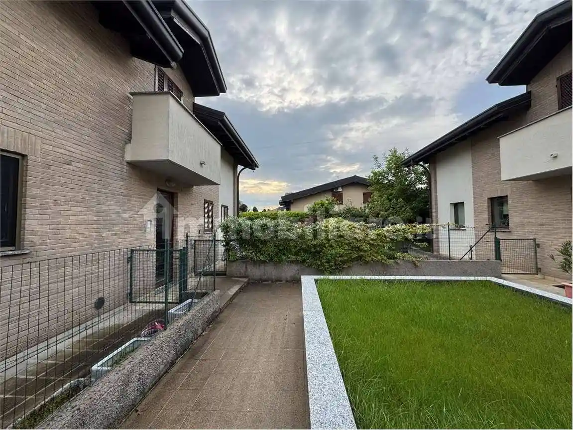 Appartamento in vendita a Fenegrò