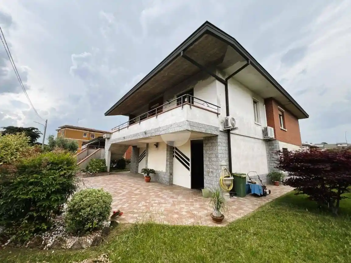 Villa in vendita a Rovato