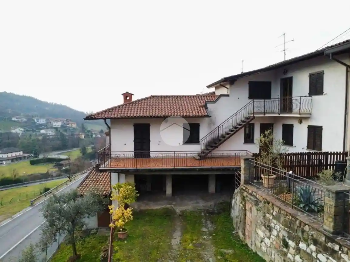 Appartamento in vendita a Adrara San Martino