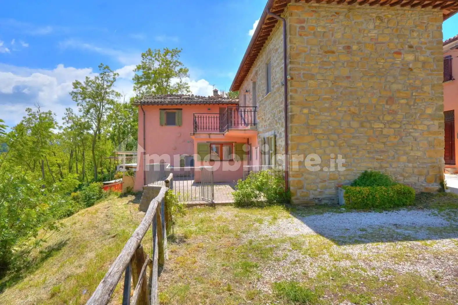 Casa indipendente in vendita a Camerino