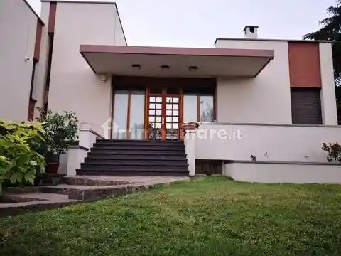 Villa in vendita a Voghera