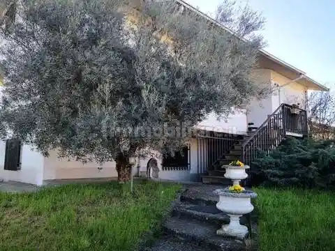 Villa in vendita a Casteggio