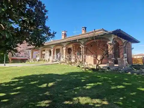 Villa in vendita a Casteggio