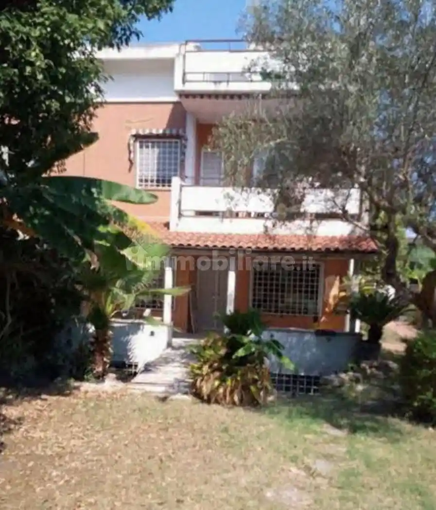 Villetta a schiera in asta a Roma