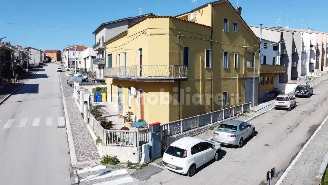 Palazzo - Edificio in vendita a Palata