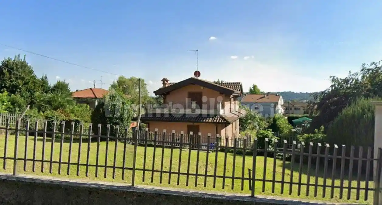 Villa in vendita a Erba