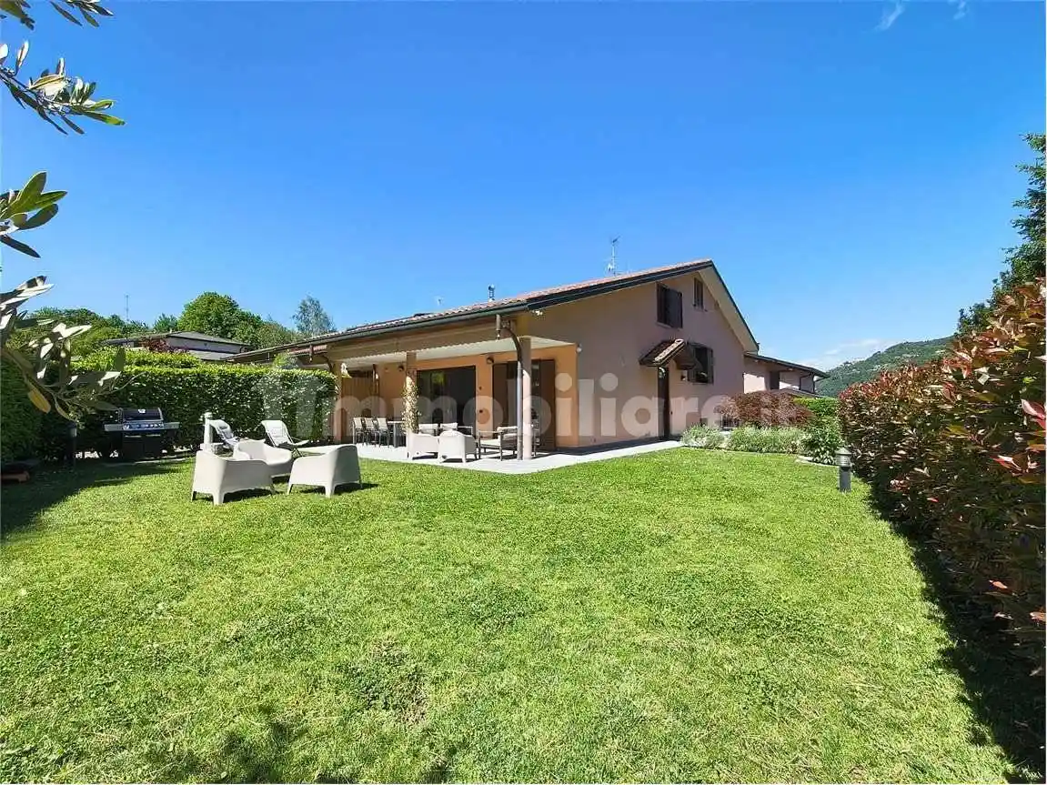Villa in vendita a Lipomo