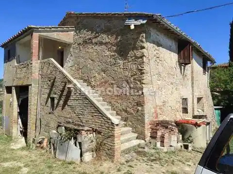 Rustico - Casale in vendita a Perugia