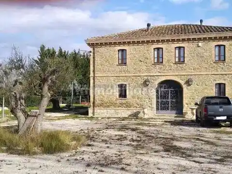Rustico - Casale in vendita a Perugia