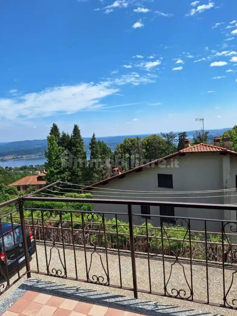 Casa indipendente in affitto a Nebbiuno