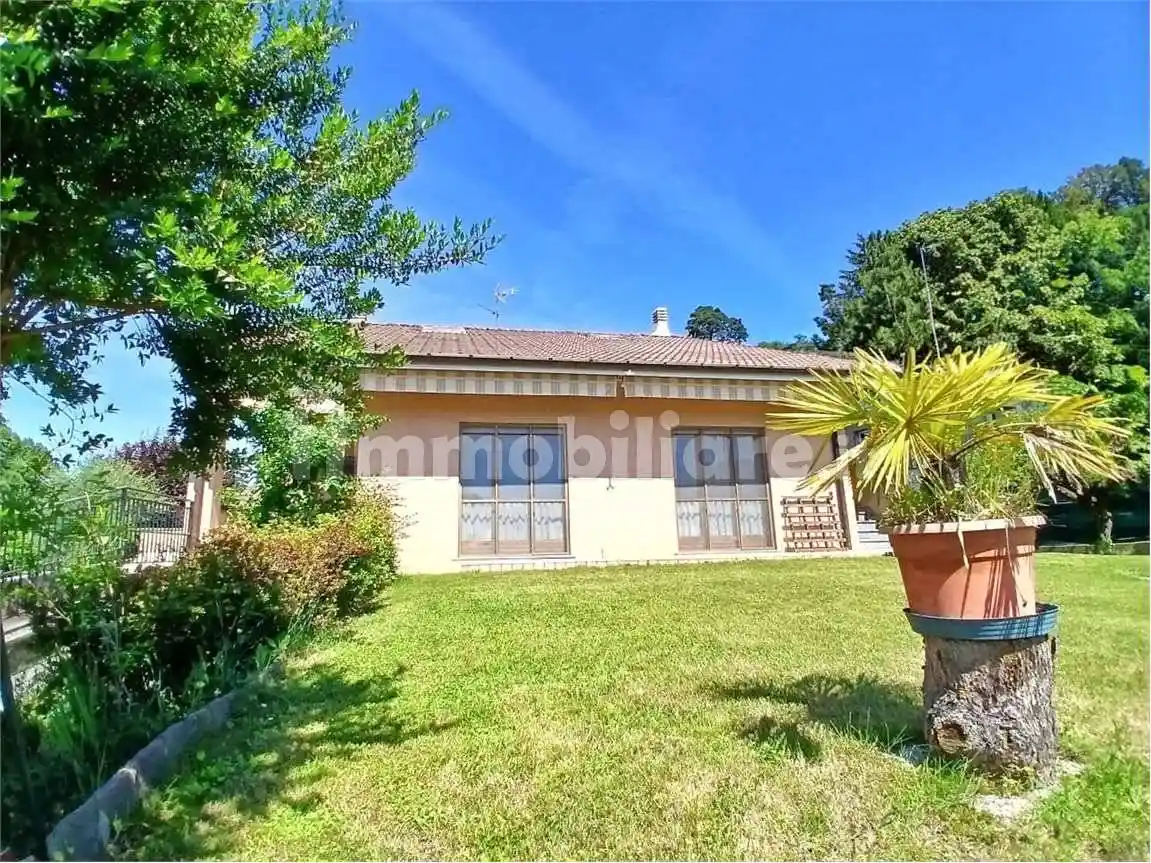 Casa indipendente in vendita a Casnate con Bernate