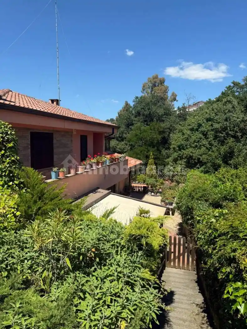 Villa in vendita a Castelnuovo di Porto