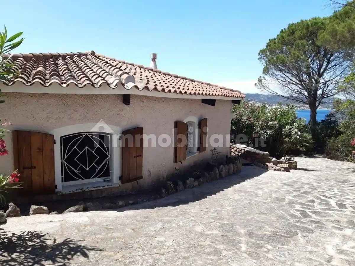 Casa indipendente in affitto a Arzachena